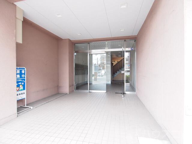 2/4 エントランス