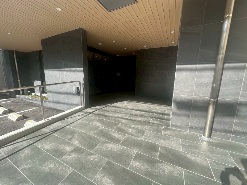 28/30 エントランス