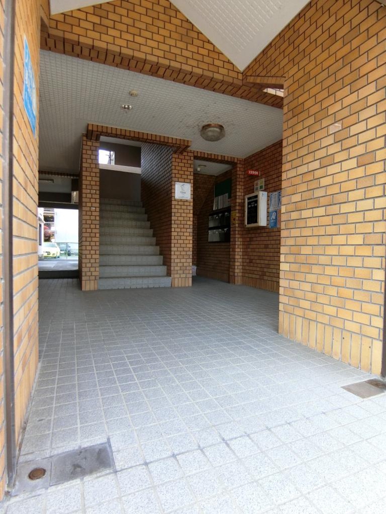 25/30 エントランス