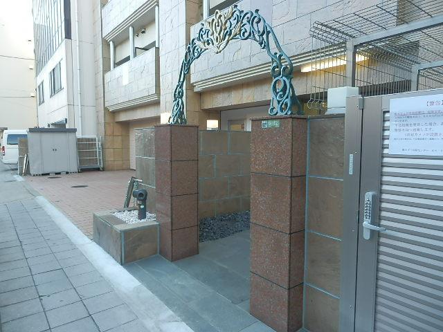 27/30 エントランス