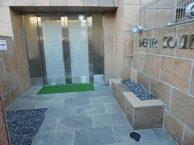 28/30 エントランス