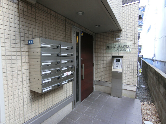 26/30 エントランス