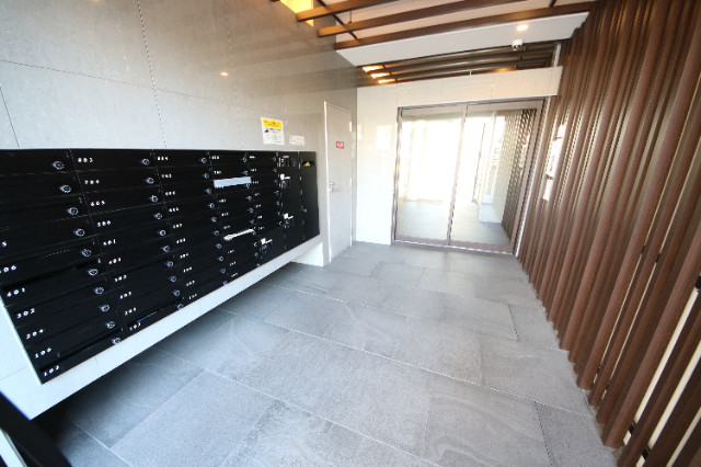 28/30 エントランス