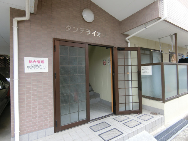 26/30 エントランス