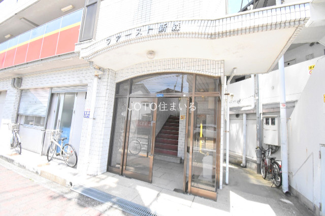 18/25 エントランス