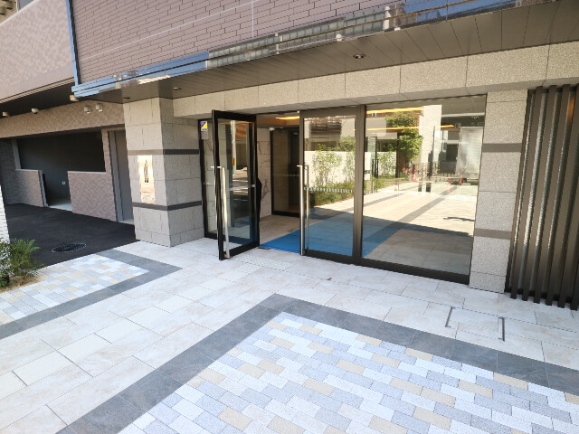 16/19 エントランス