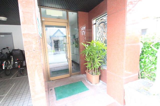 27/30 エントランス