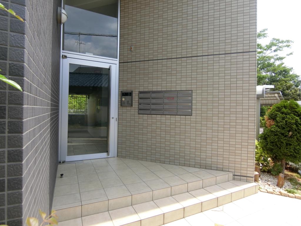 26/30 エントランス