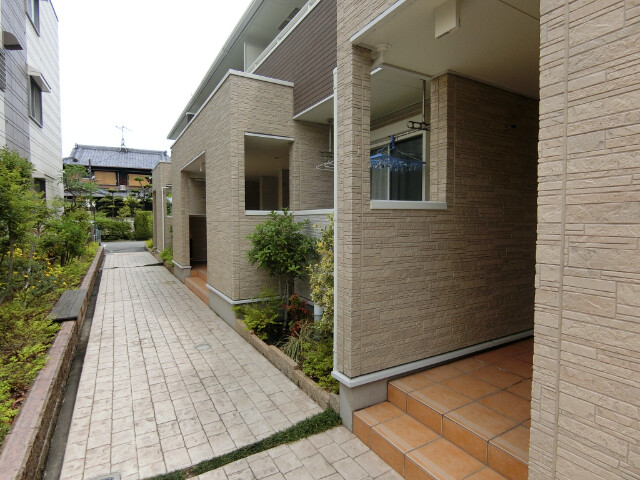 26/30 エントランス