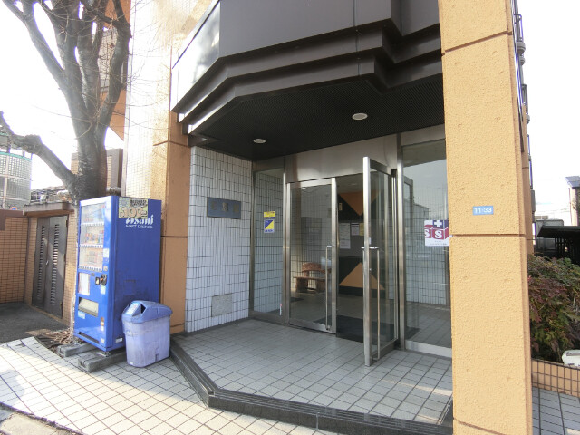 27/30 エントランス