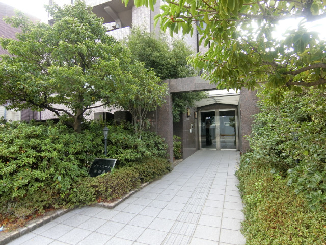 26/30 エントランス