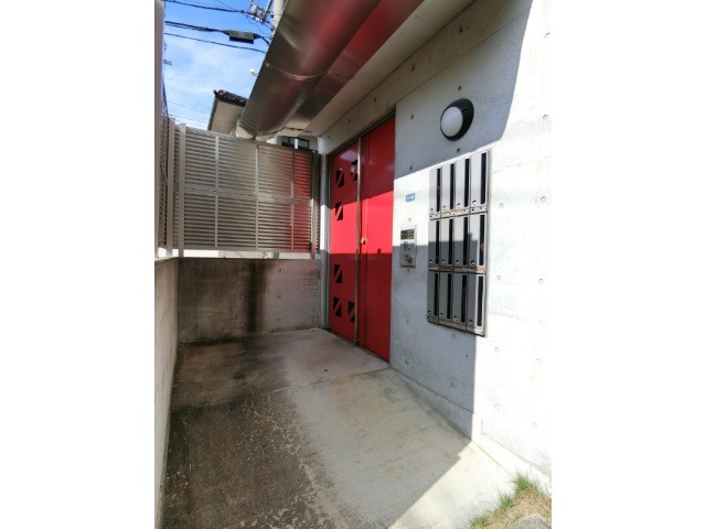 26/30 エントランス