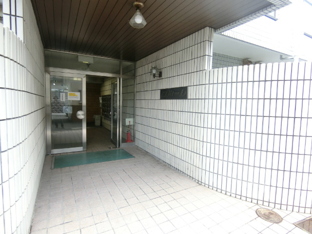 26/30 エントランス