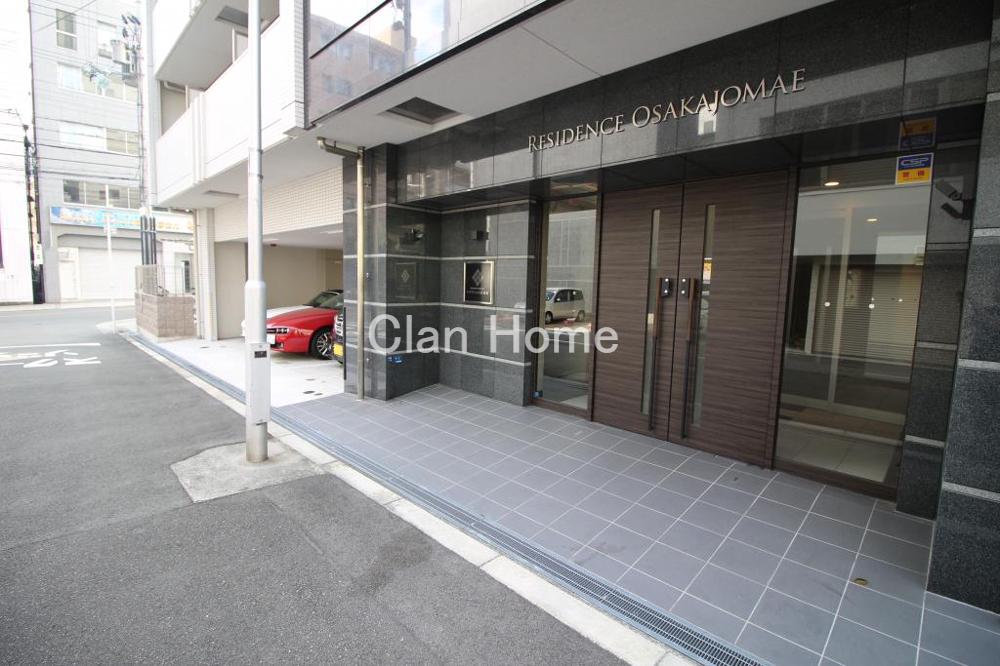 28/30 エントランス