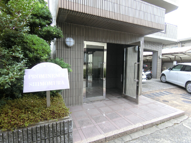 27/30 エントランス