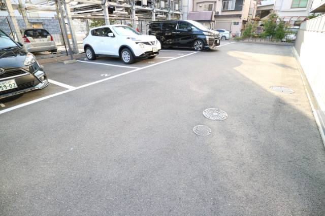 27/28 駐車場