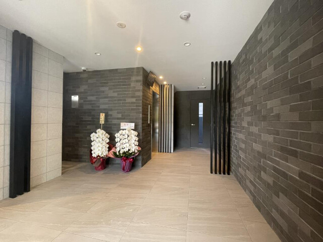 26/28 エントランス