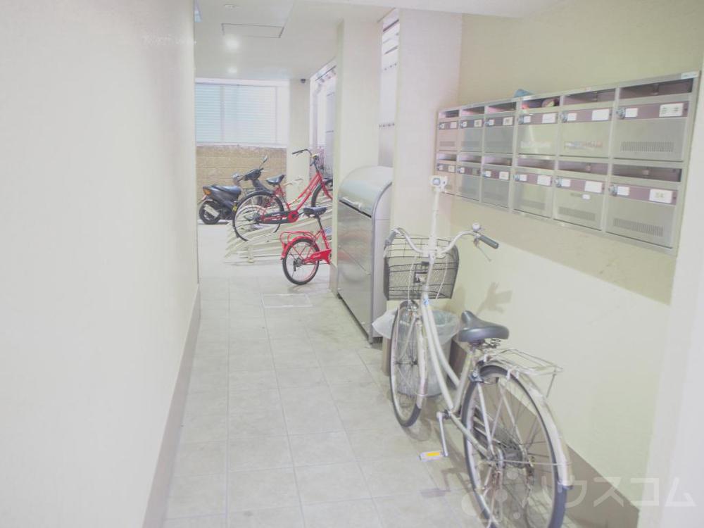 27/30 エントランス