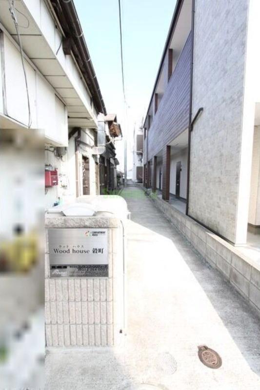 13/18 エントランス