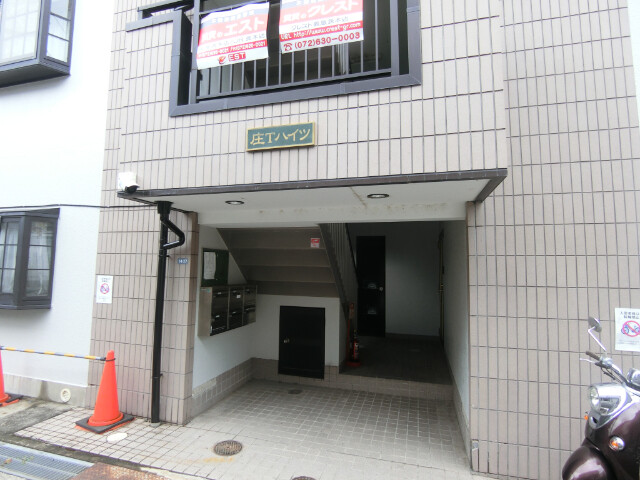 27/30 エントランス