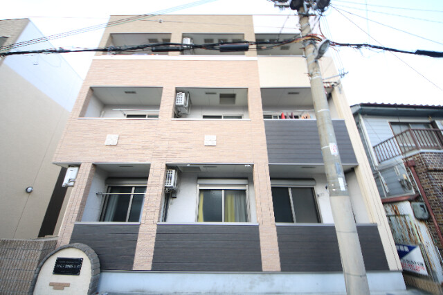 27/30 エントランス