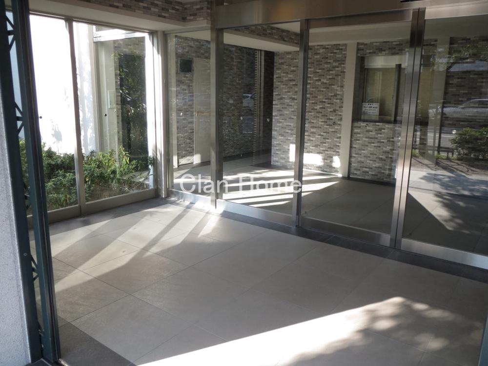 28/30 エントランス