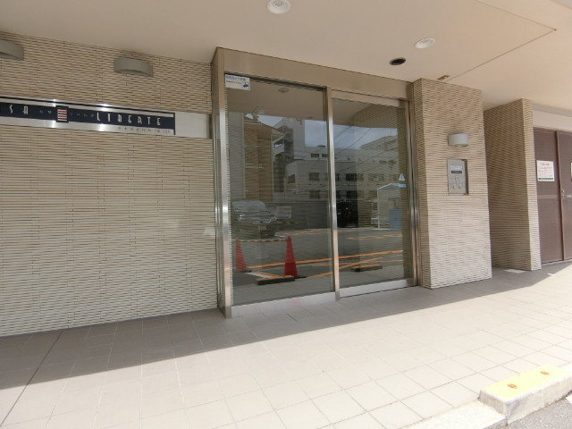 26/30 エントランス