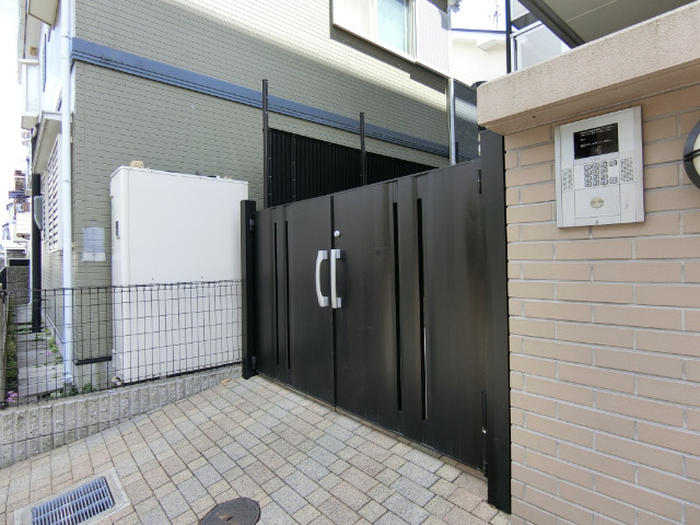 26/30 エントランス