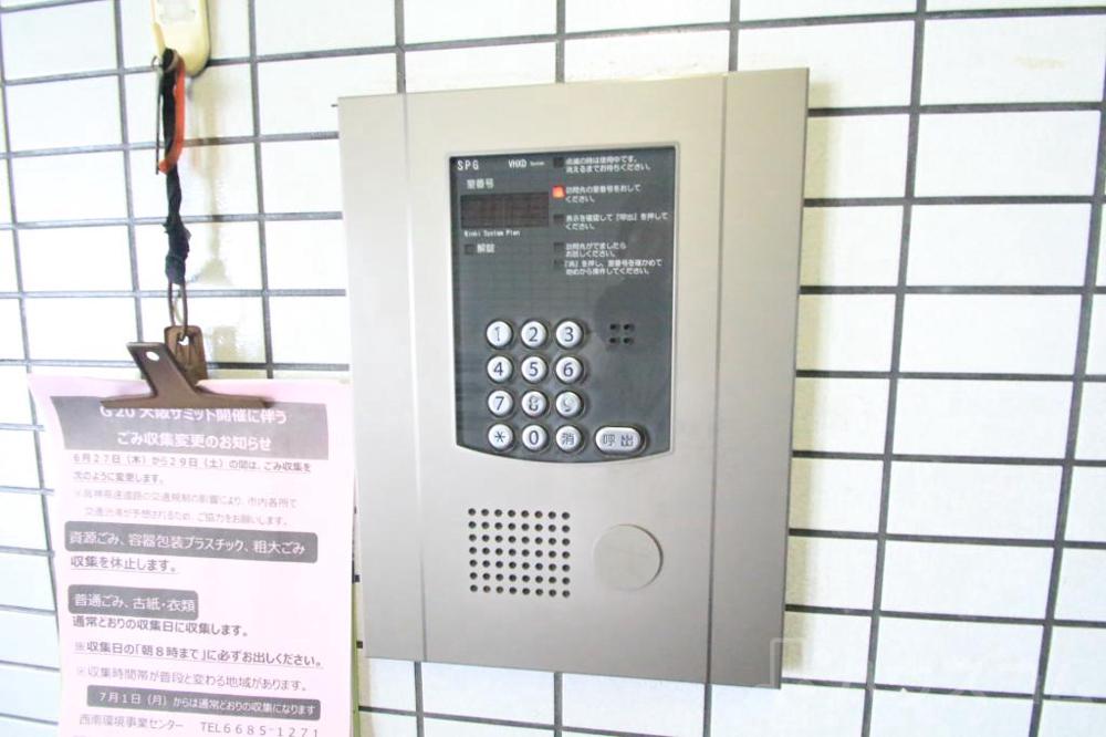 27/30 エントランス