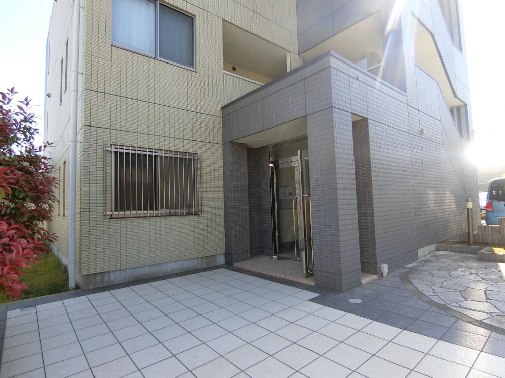 27/30 エントランス