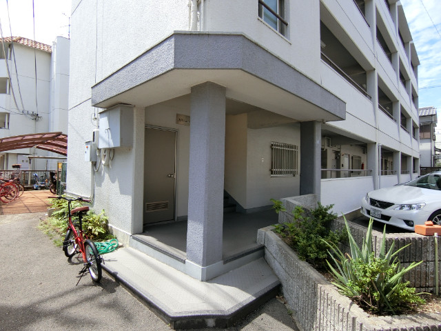 28/30 エントランス