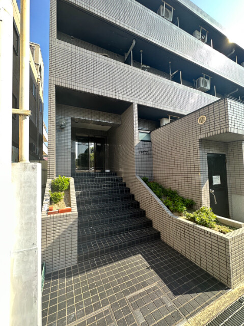 26/30 エントランス