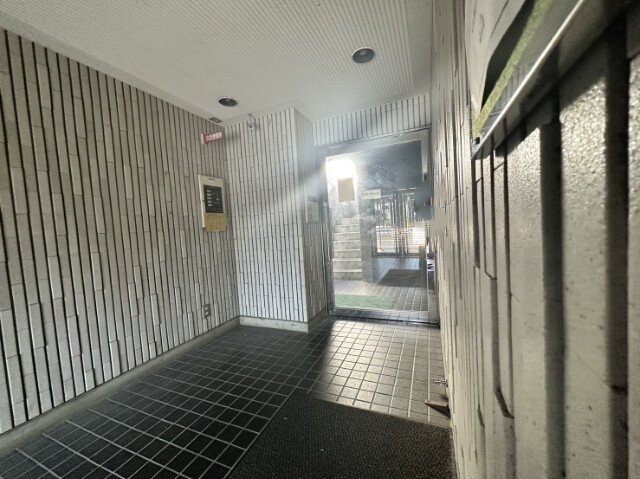 27/30 エントランス