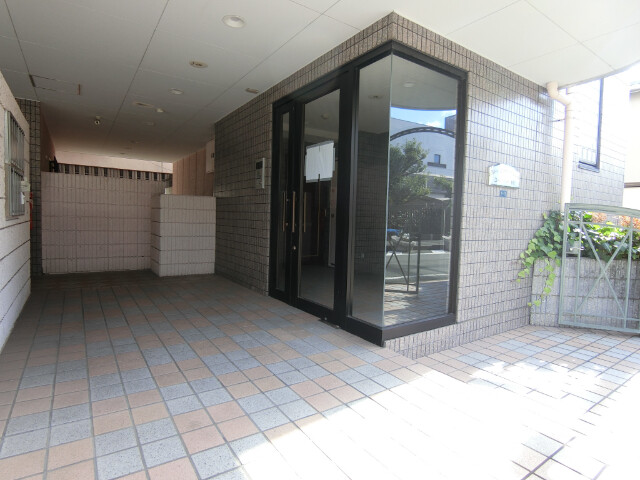 26/30 エントランス