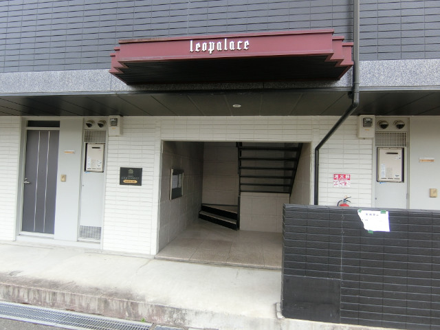 26/30 エントランス