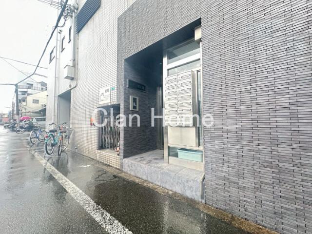 27/30 エントランス