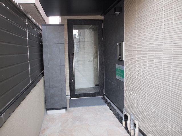 28/30 エントランス