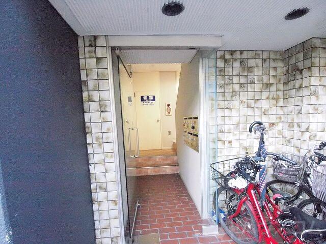 27/30 エントランス