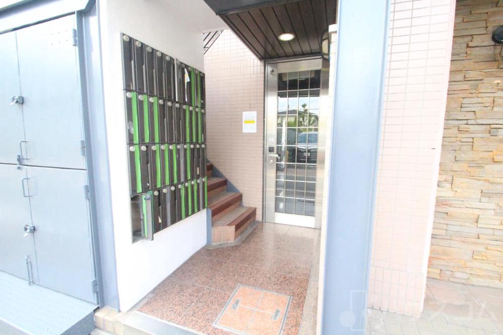 24/30 エントランス