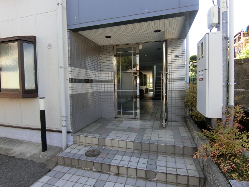 26/30 エントランス