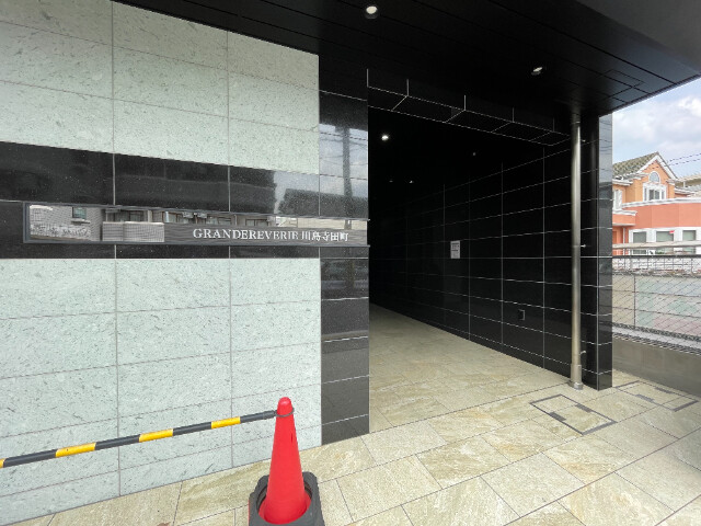 24/26 エントランス