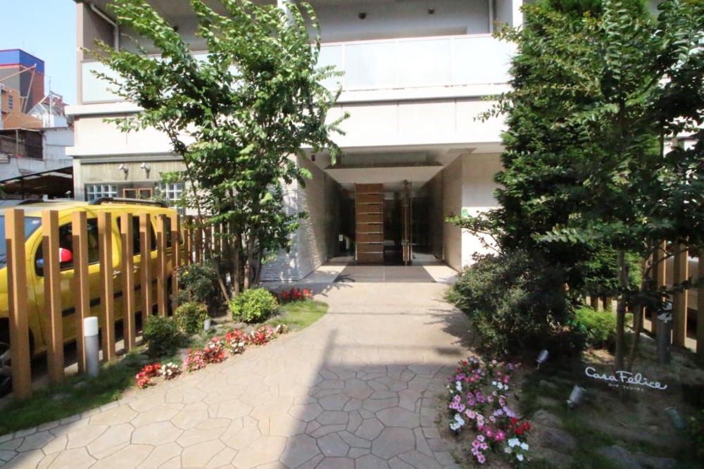 27/30 エントランス