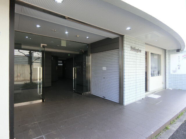 27/30 エントランス