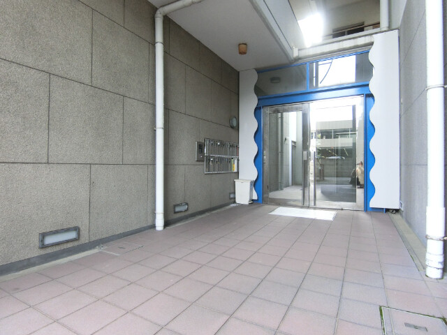 28/30 エントランス