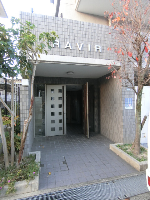 27/30 エントランス