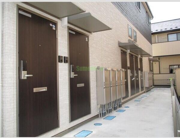 13/18 エントランス