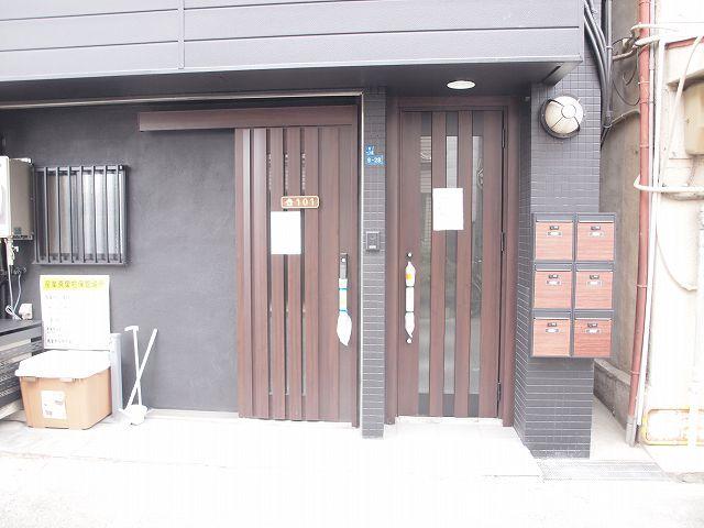 24/30 エントランス