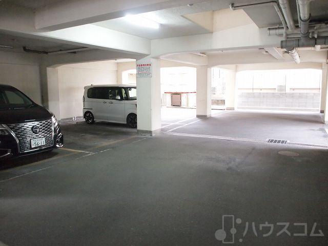 28/30 駐車場