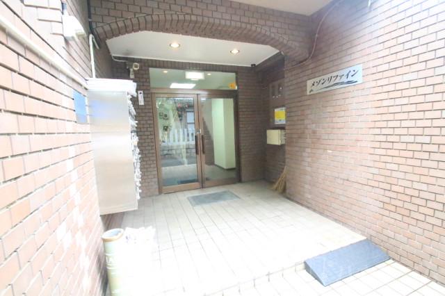 26/30 エントランス