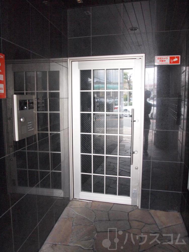 27/30 エントランス